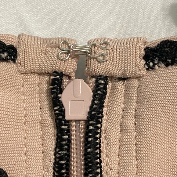 NWT Vivianne Firenze black bodycon dress crochet overlay and nude lining Sz M - Picture 9 of 16